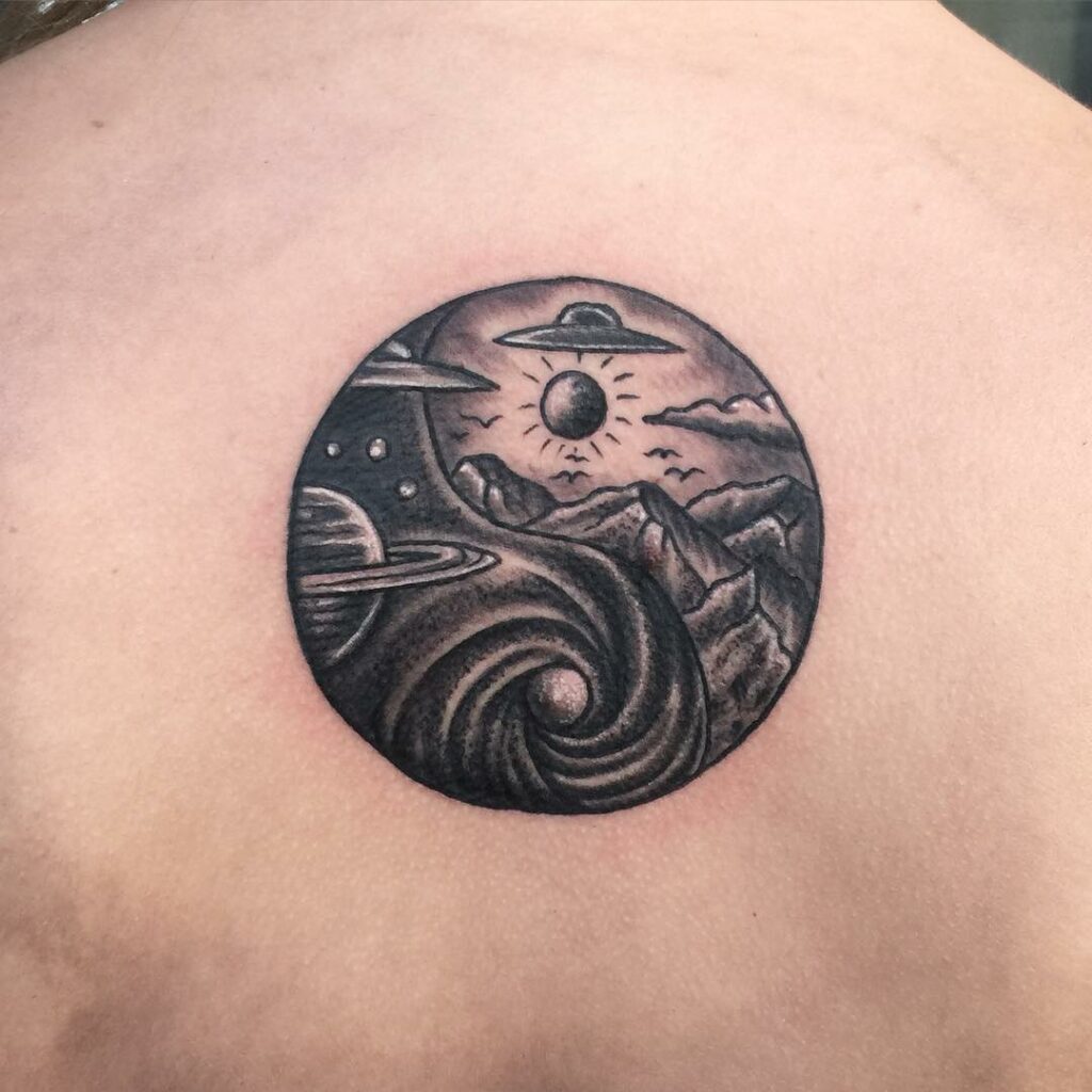 Tatuajes del Yin Yang: el equilibrio entre el bien y el mal 110