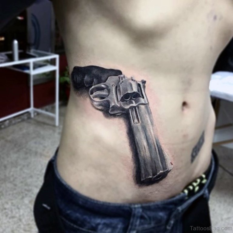 Ideas de Tatuajes de Pistolas: Símbolos de Poder 14