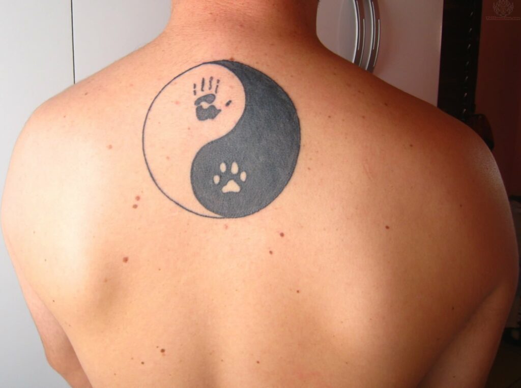 Tatuajes del Yin Yang: el equilibrio entre el bien y el mal 19