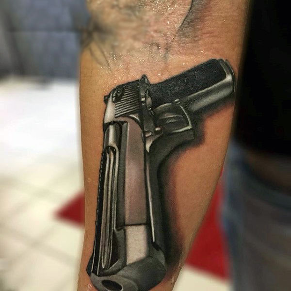 Ideas de Tatuajes de Pistolas: Símbolos de Poder 22