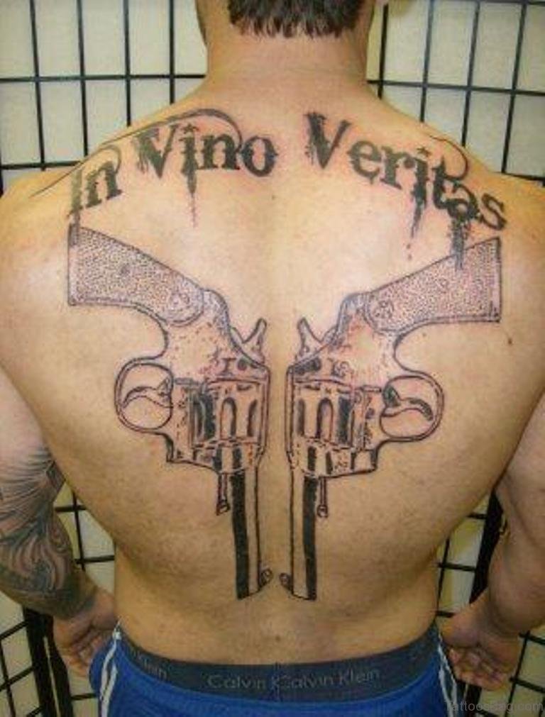 Ideas de Tatuajes de Pistolas: Símbolos de Poder 30