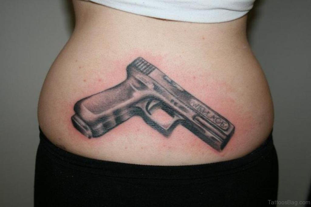 Ideas de Tatuajes de Pistolas: Símbolos de Poder 33