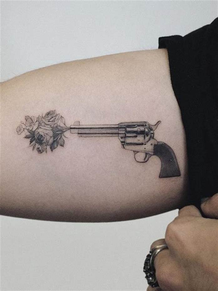 Ideas de Tatuajes de Pistolas: Símbolos de Poder 35 Ideas de Tatuajes de Pistolas: Símbolos de Poder 35