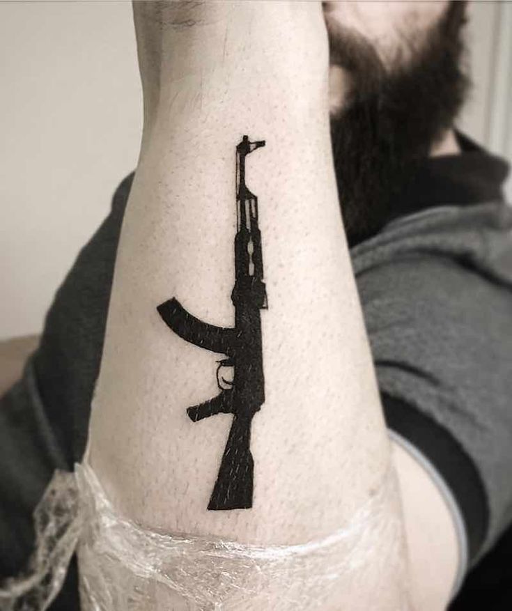 Ideas de Tatuajes de Pistolas: Símbolos de Poder 36 Ideas de Tatuajes de Pistolas: Símbolos de Poder 36