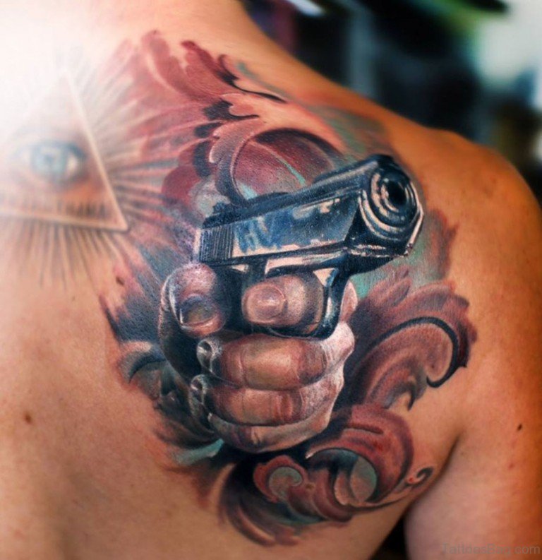 Ideas de Tatuajes de Pistolas: Símbolos de Poder 41