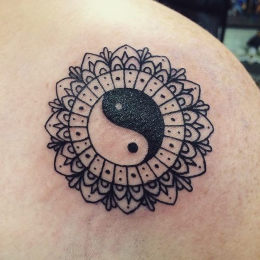 Tatuajes del Yin Yang: el equilibrio entre el bien y el mal 47