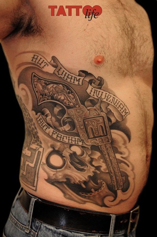 Ideas de Tatuajes de Pistolas: Símbolos de Poder 46 Ideas de Tatuajes de Pistolas: Símbolos de Poder 46