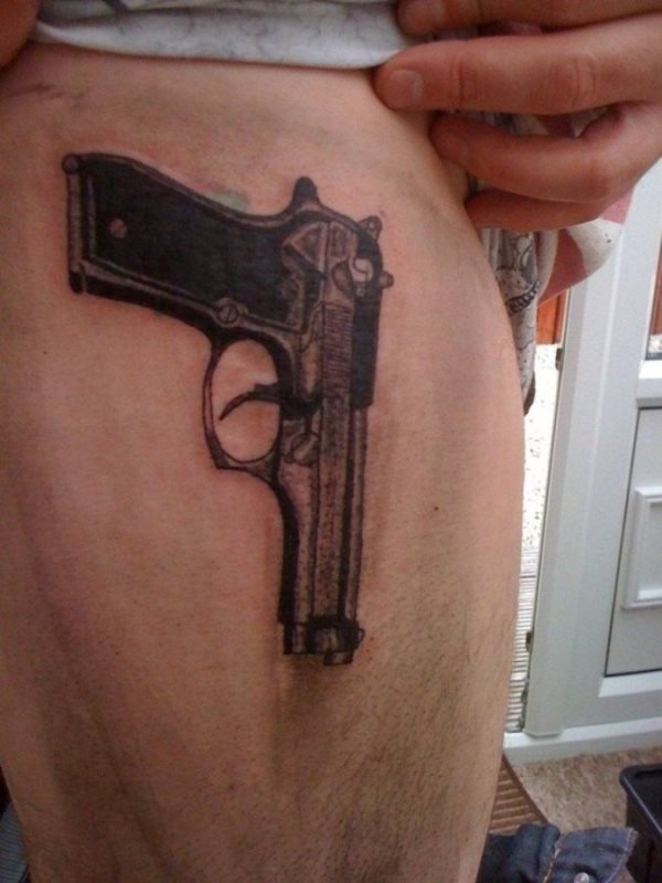 Ideas de Tatuajes de Pistolas: Símbolos de Poder 56