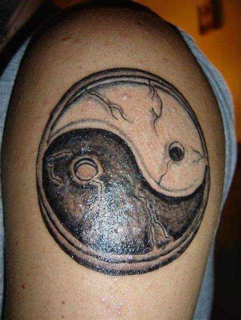 Tatuajes del Yin Yang: el equilibrio entre el bien y el mal 60