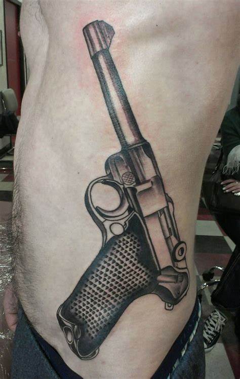 Ideas de Tatuajes de Pistolas: Símbolos de Poder 6 Ideas de Tatuajes de Pistolas: Símbolos de Poder 6