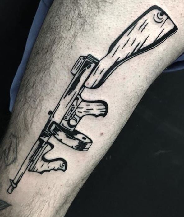 Ideas de Tatuajes de Pistolas: Símbolos de Poder 59