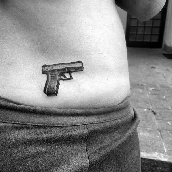 Ideas de Tatuajes de Pistolas: Símbolos de Poder 64