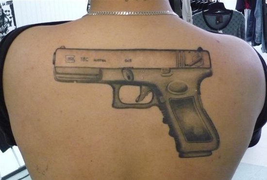 Ideas de Tatuajes de Pistolas: Símbolos de Poder 66