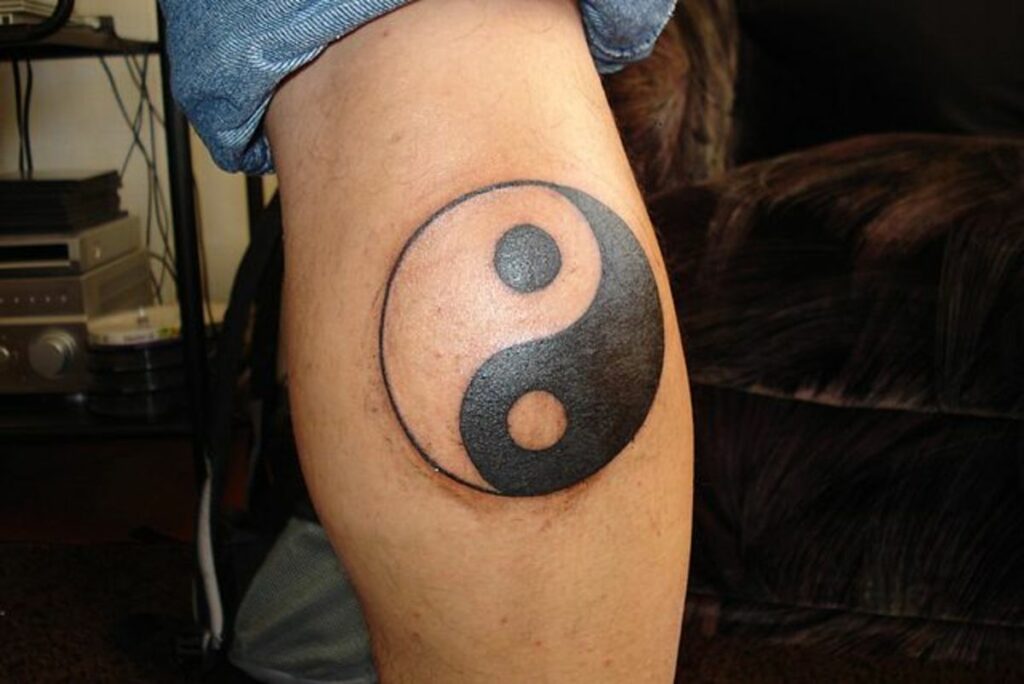 Tatuajes del Yin Yang: el equilibrio entre el bien y el mal 70