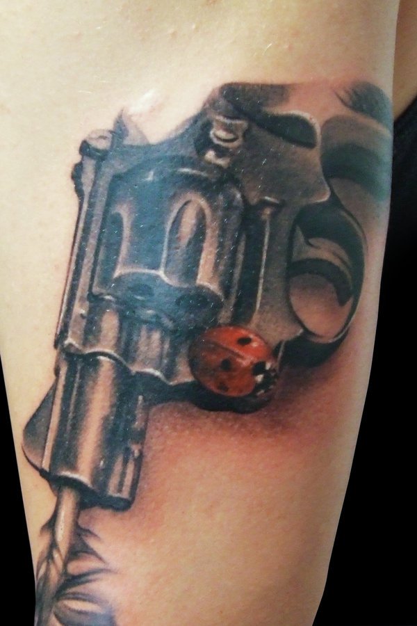 Ideas de Tatuajes de Pistolas: Símbolos de Poder 70 Ideas de Tatuajes de Pistolas: Símbolos de Poder 70