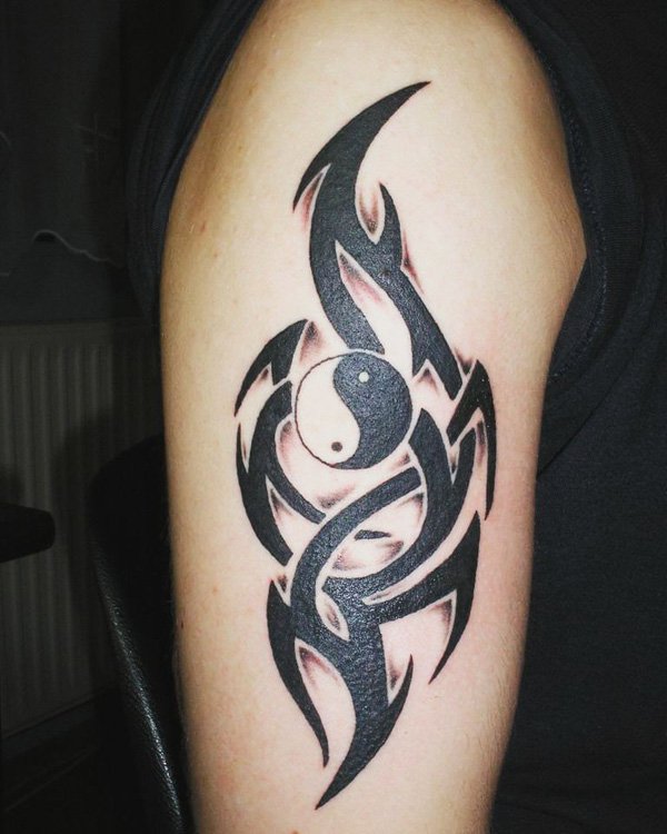 Tatuajes del Yin Yang: el equilibrio entre el bien y el mal 76