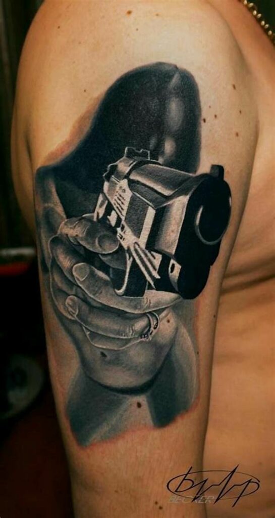 Ideas de Tatuajes de Pistolas: Símbolos de Poder 73