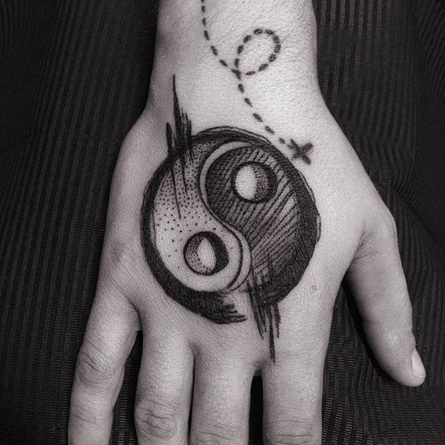 Tatuajes del Yin Yang: el equilibrio entre el bien y el mal 78