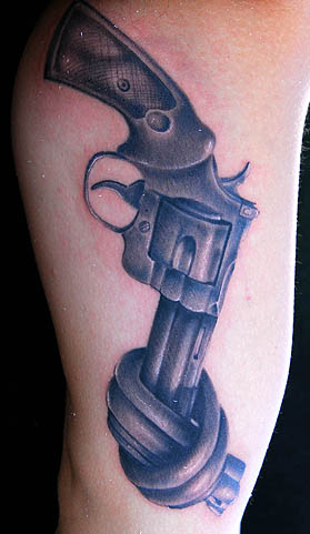 Ideas de Tatuajes de Pistolas: Símbolos de Poder 77 Ideas de Tatuajes de Pistolas: Símbolos de Poder 77