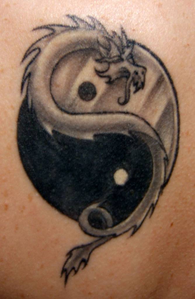 Tatuajes del Yin Yang: el equilibrio entre el bien y el mal 80