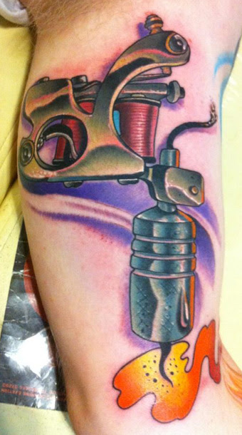 Ideas de Tatuajes de Pistolas: Símbolos de Poder 81