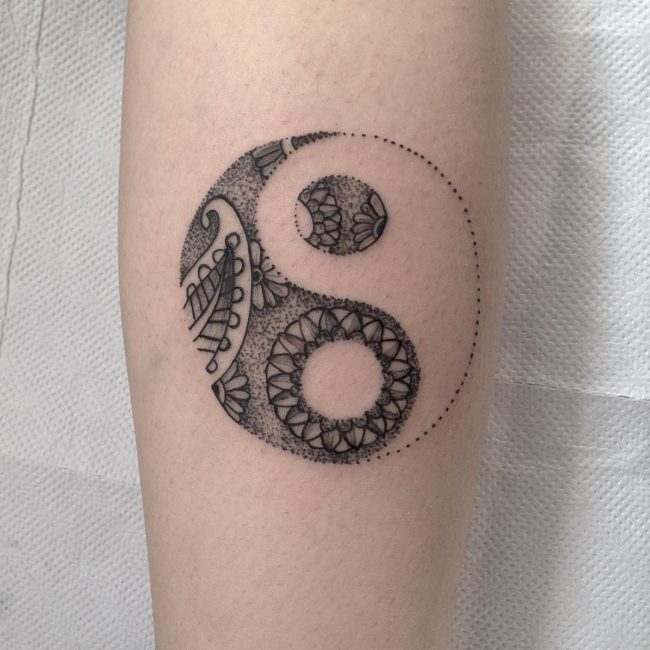 Tatuajes del Yin Yang: el equilibrio entre el bien y el mal 85