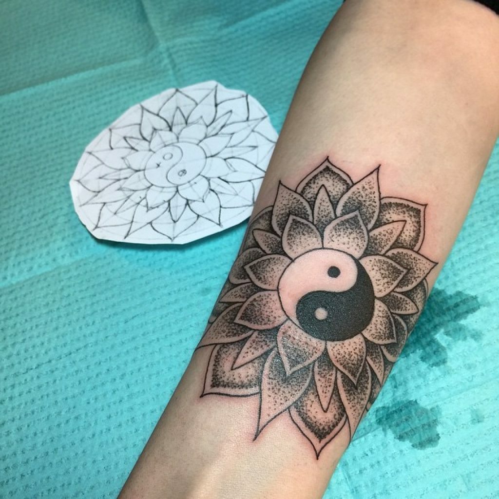 Tatuajes del Yin Yang: el equilibrio entre el bien y el mal 86