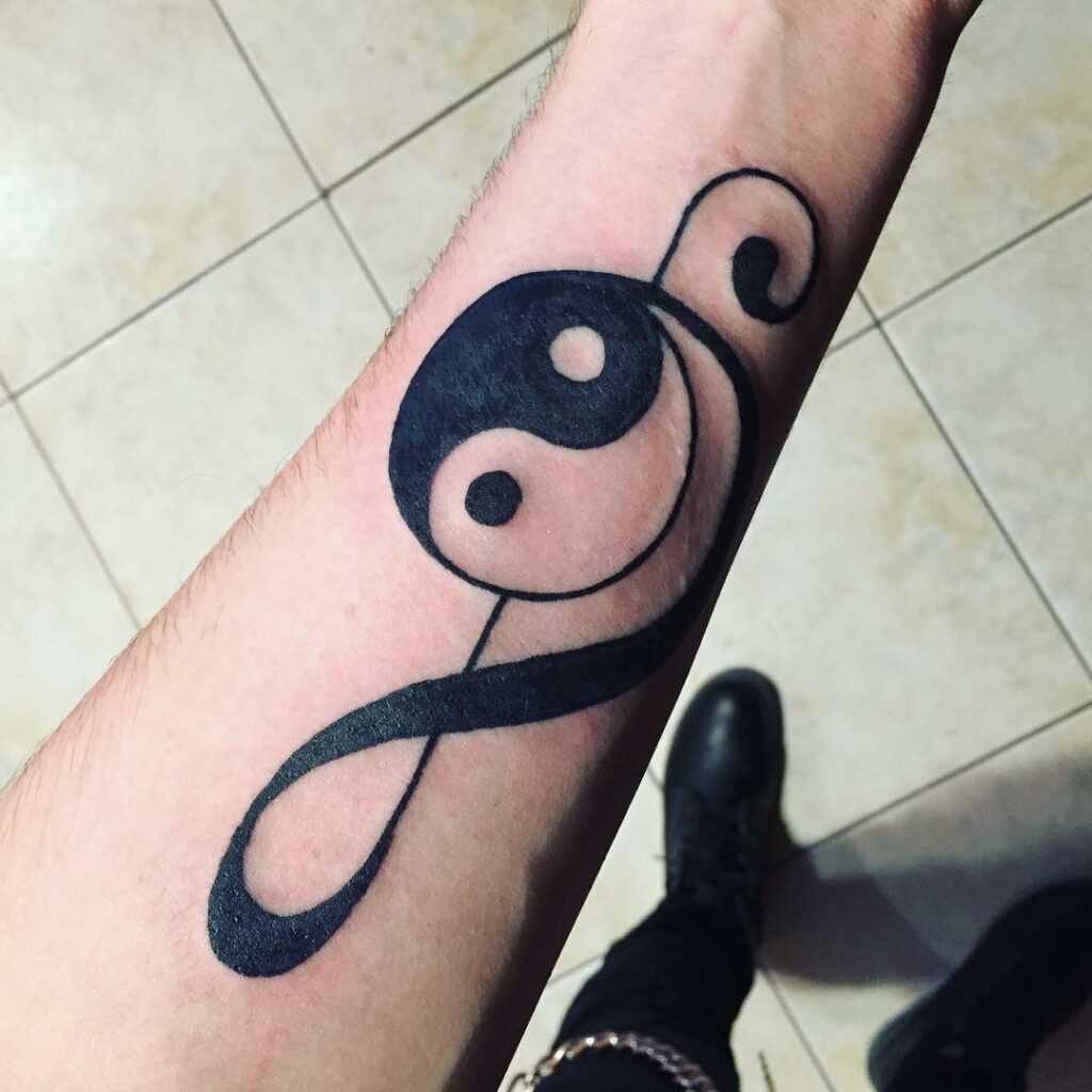 Tatuajes del Yin Yang: el equilibrio entre el bien y el mal 87