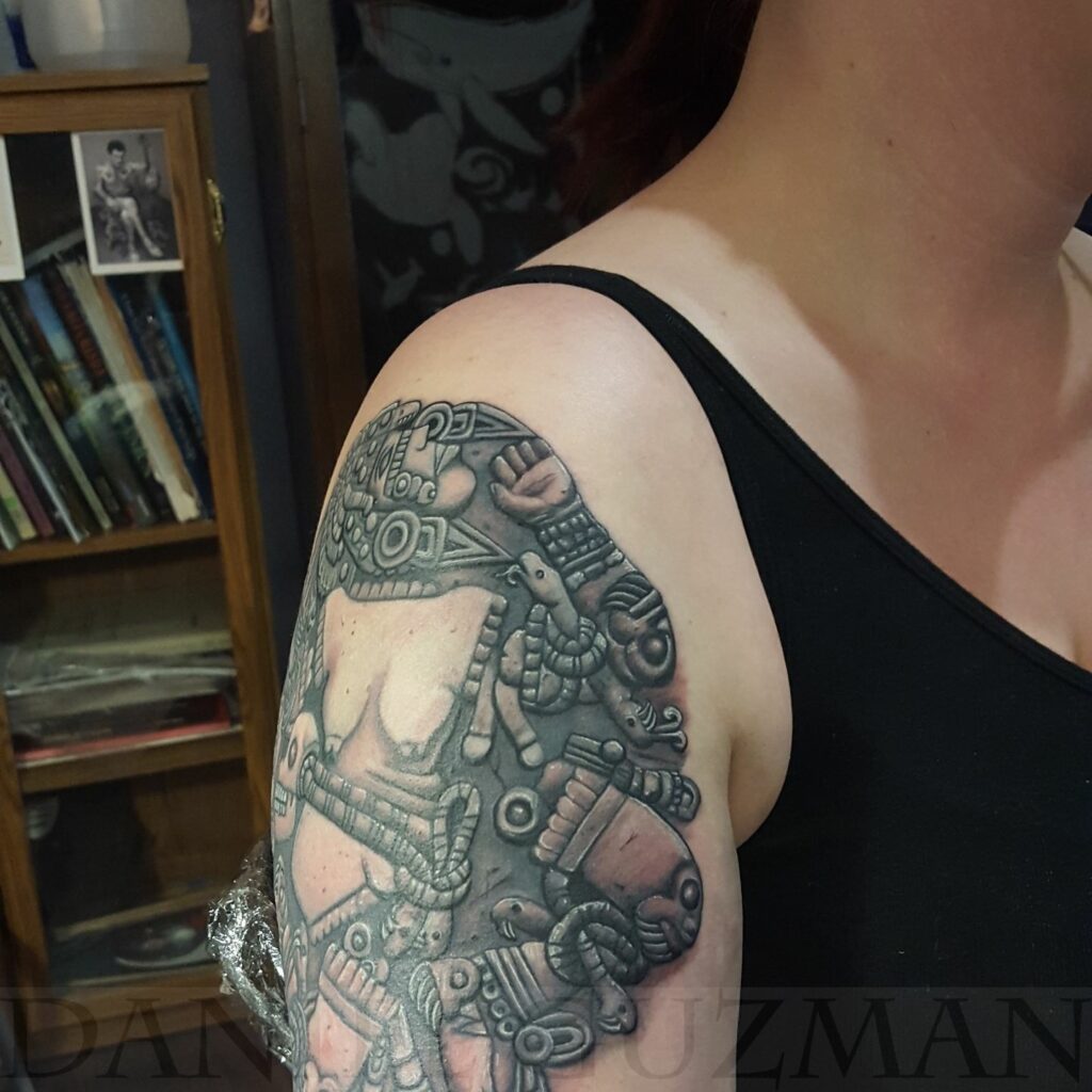 Tatuajes de diosas aztecas: mujeres al poder 7