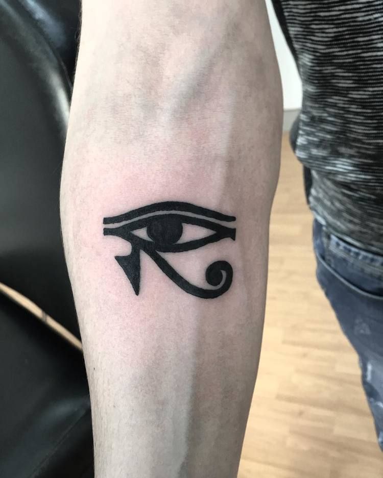 72 Tatuajes del Ojo de Horus: Todo lo ve 11
