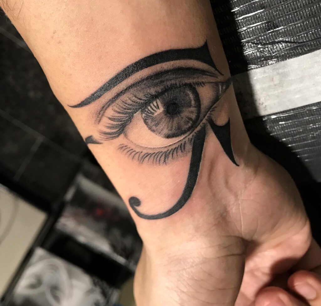 72 Tatuajes del Ojo de Horus: Todo lo ve 12