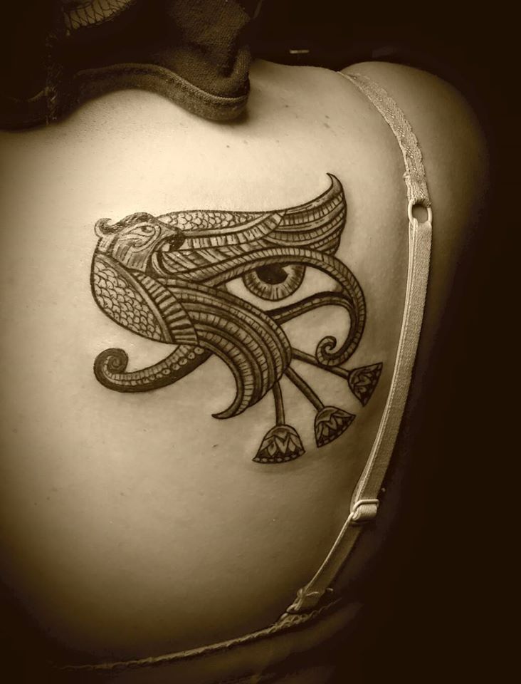 72 Tatuajes del Ojo de Horus: Todo lo ve 22