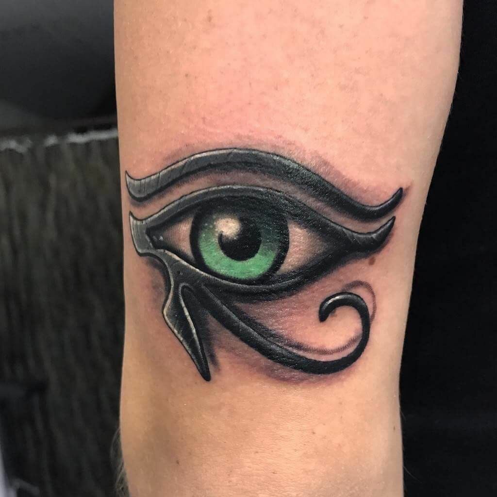 72 Tatuajes del Ojo de Horus: Todo lo ve 27