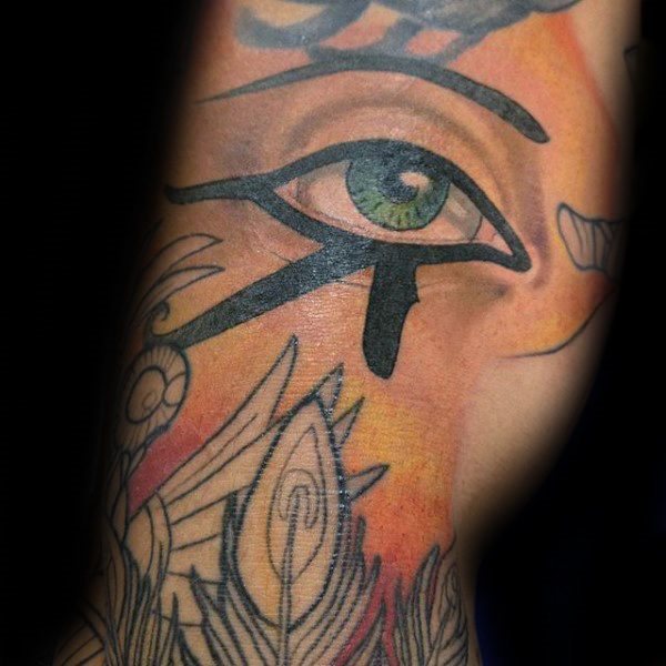 72 Tatuajes del Ojo de Horus: Todo lo ve 30