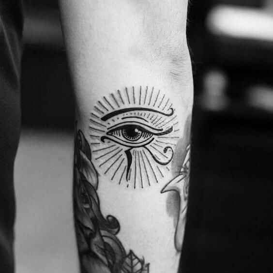 72 Tatuajes del Ojo de Horus: Todo lo ve 31