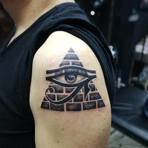72 Tatuajes del Ojo de Horus: Todo lo ve 32