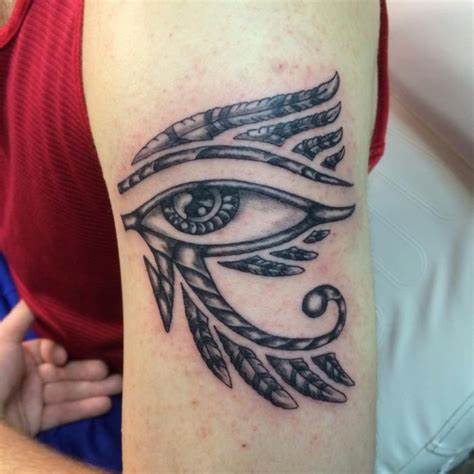 72 Tatuajes del Ojo de Horus: Todo lo ve 33