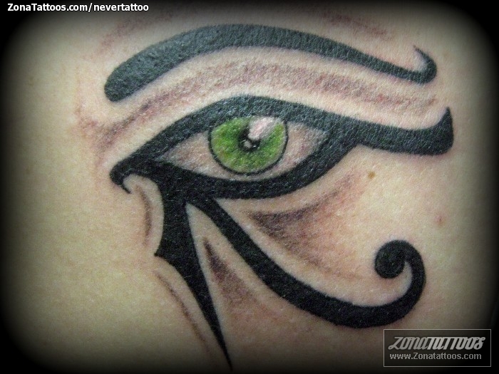 72 Tatuajes del Ojo de Horus: Todo lo ve 35