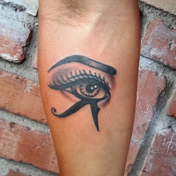 72 Tatuajes del Ojo de Horus: Todo lo ve 39