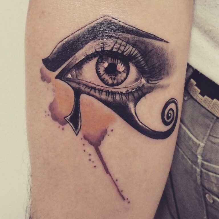 72 Tatuajes del Ojo de Horus: Todo lo ve 42