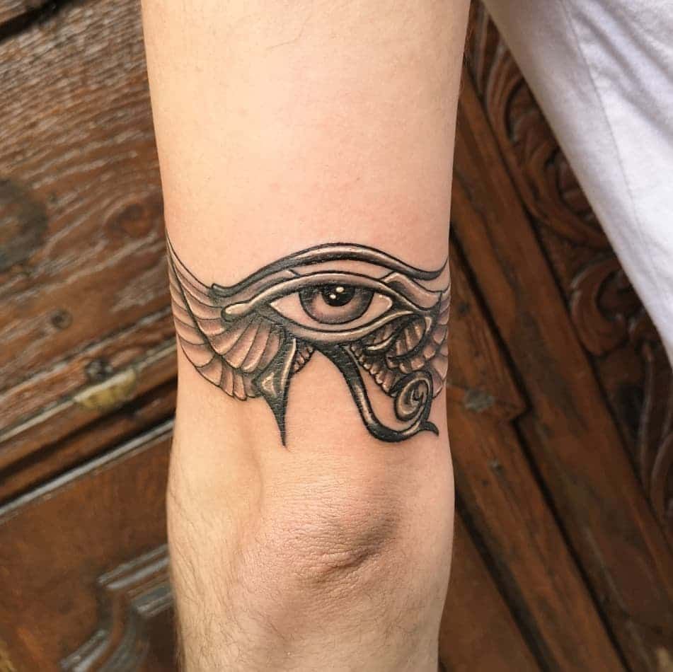 72 Tatuajes del Ojo de Horus: Todo lo ve 45