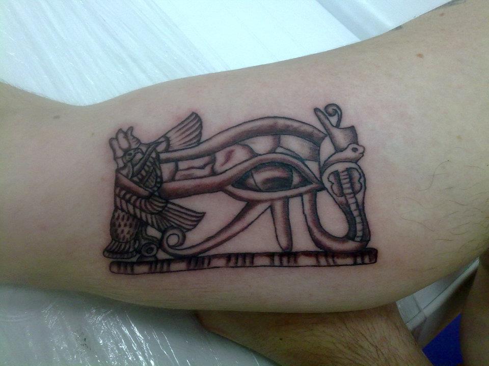 72 Tatuajes del Ojo de Horus: Todo lo ve 47