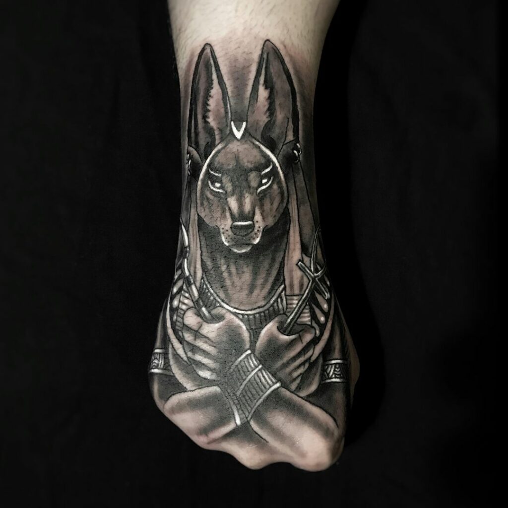 Tatuajes de Anubis: protector de los muertos 21 Tatuajes de Anubis: protector de los muertos 21