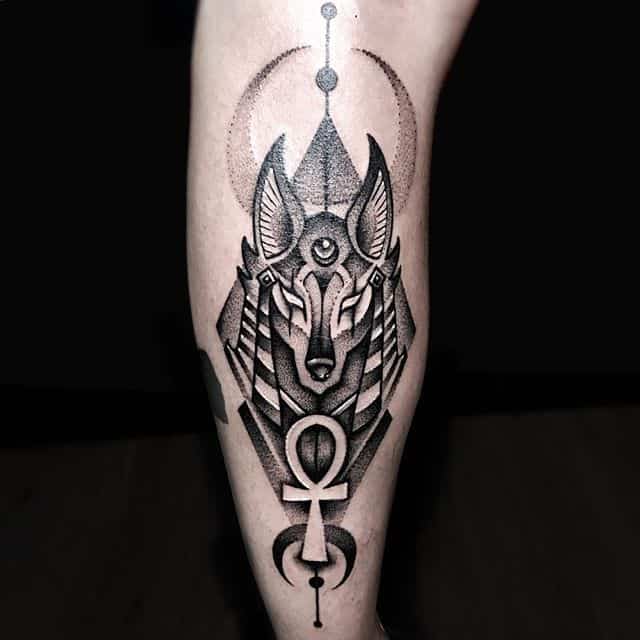 Tatuajes de Anubis: protector de los muertos 23 Tatuajes de Anubis: protector de los muertos 23