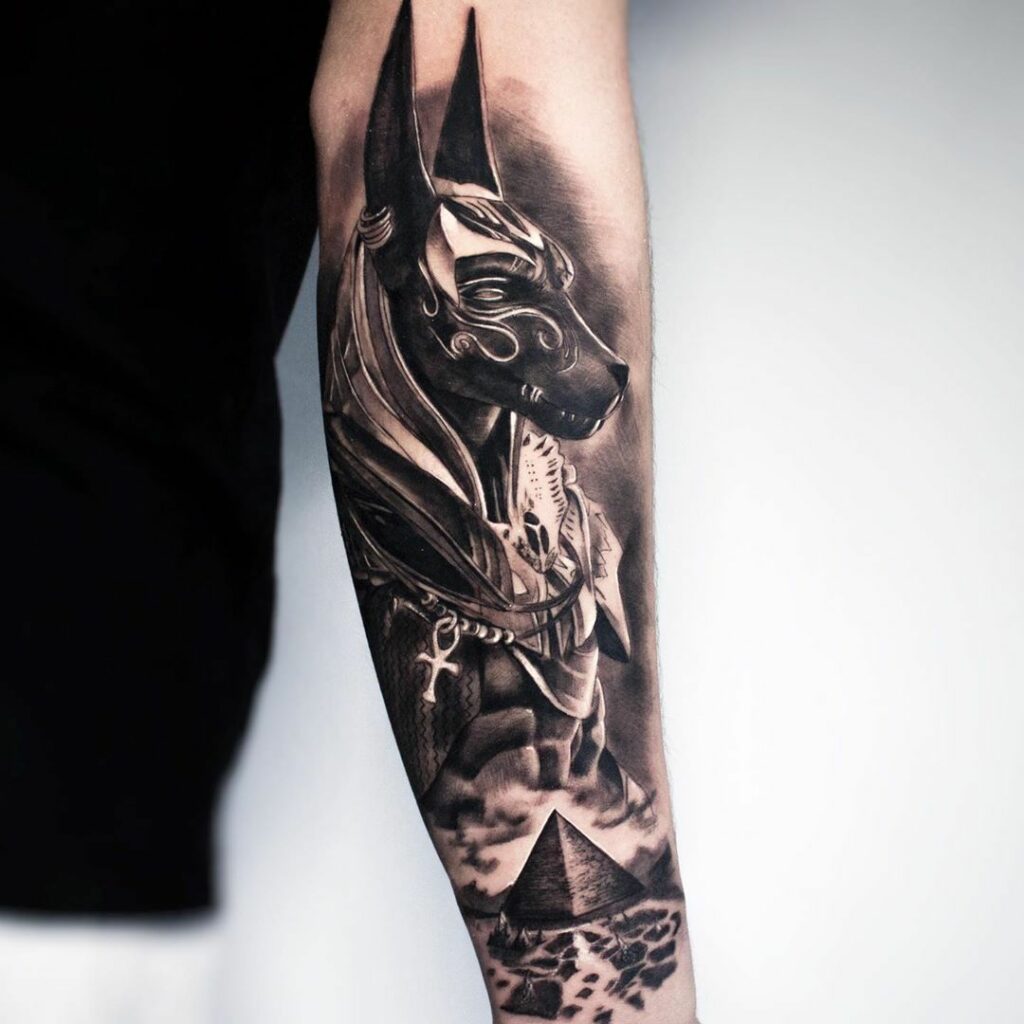 Tatuajes de Anubis: protector de los muertos 33 Tatuajes de Anubis: protector de los muertos 33