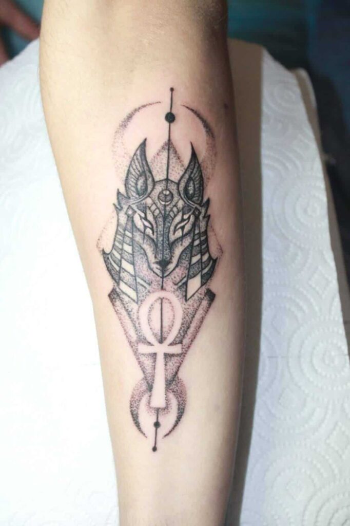 Tatuajes de Anubis: protector de los muertos 36 Tatuajes de Anubis: protector de los muertos 36