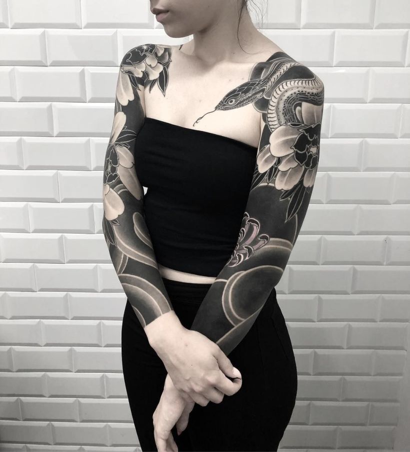 Tatuajes BlackOut: Rellenos en negro sólido 56