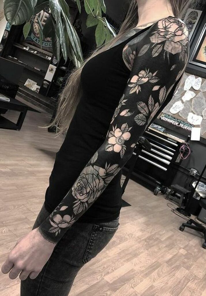 Tatuajes BlackOut: Rellenos en negro sólido 58