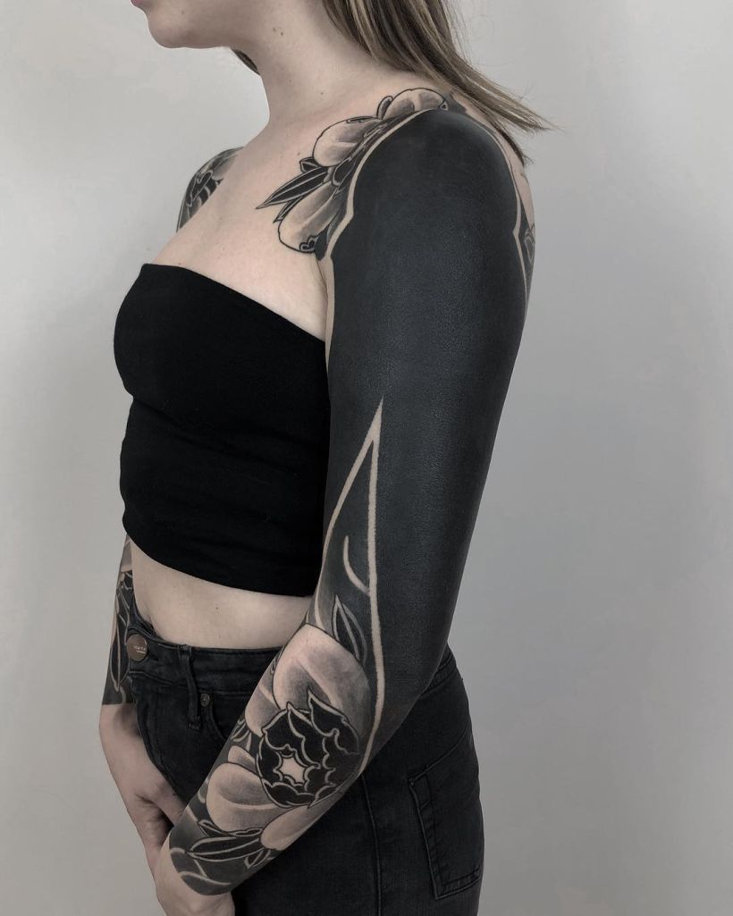 Tatuajes BlackOut: Rellenos en negro sólido 46