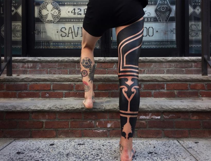 Tatuajes BlackOut: Rellenos en negro sólido 38